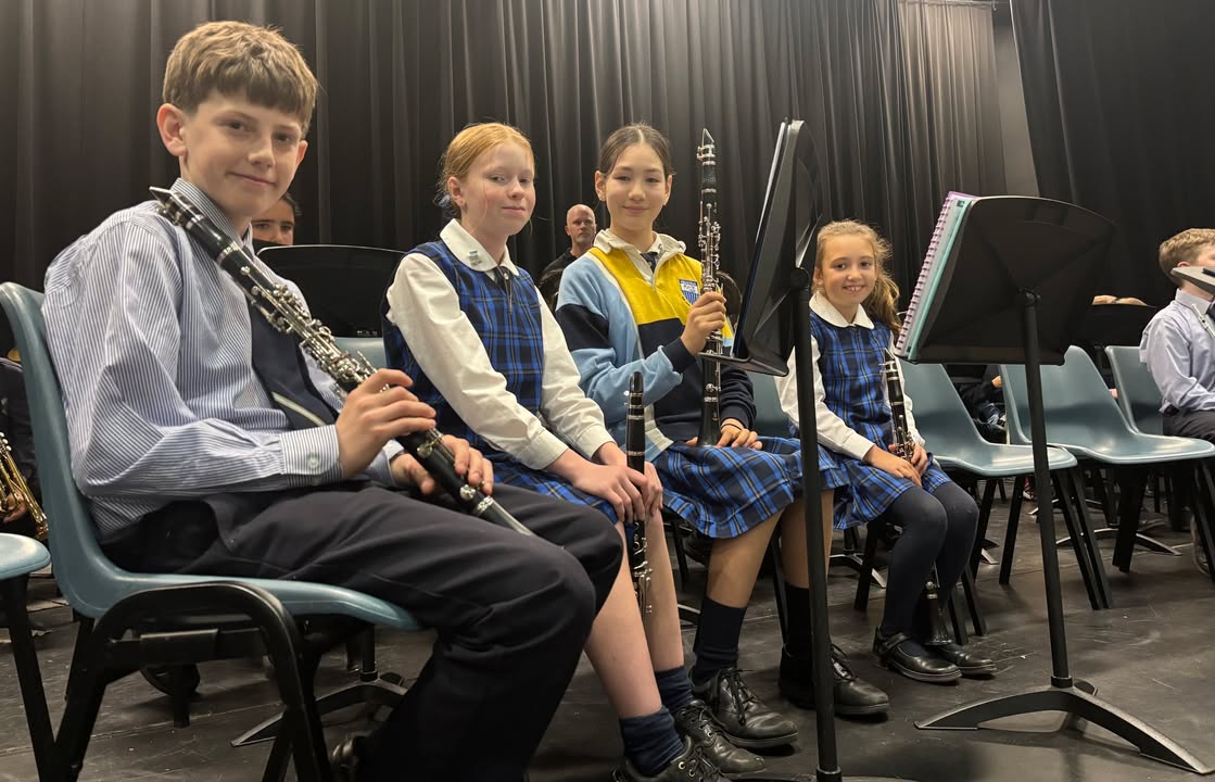 932332665570567_1289910323146131-1