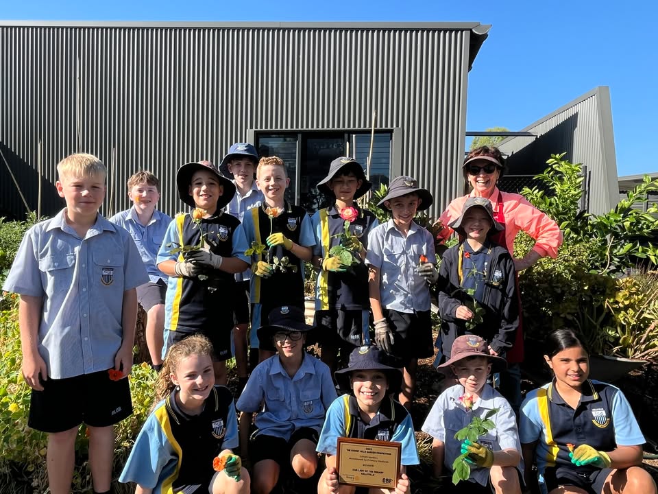 932332665570567_1367960362007793-1