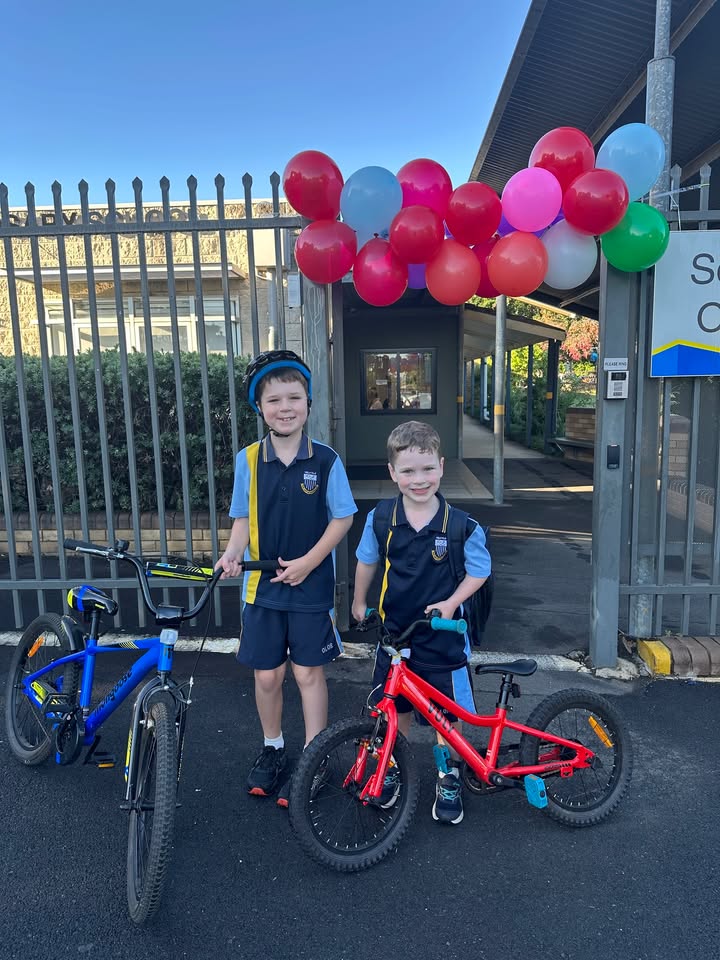 932332665570567_1462195575917604-1