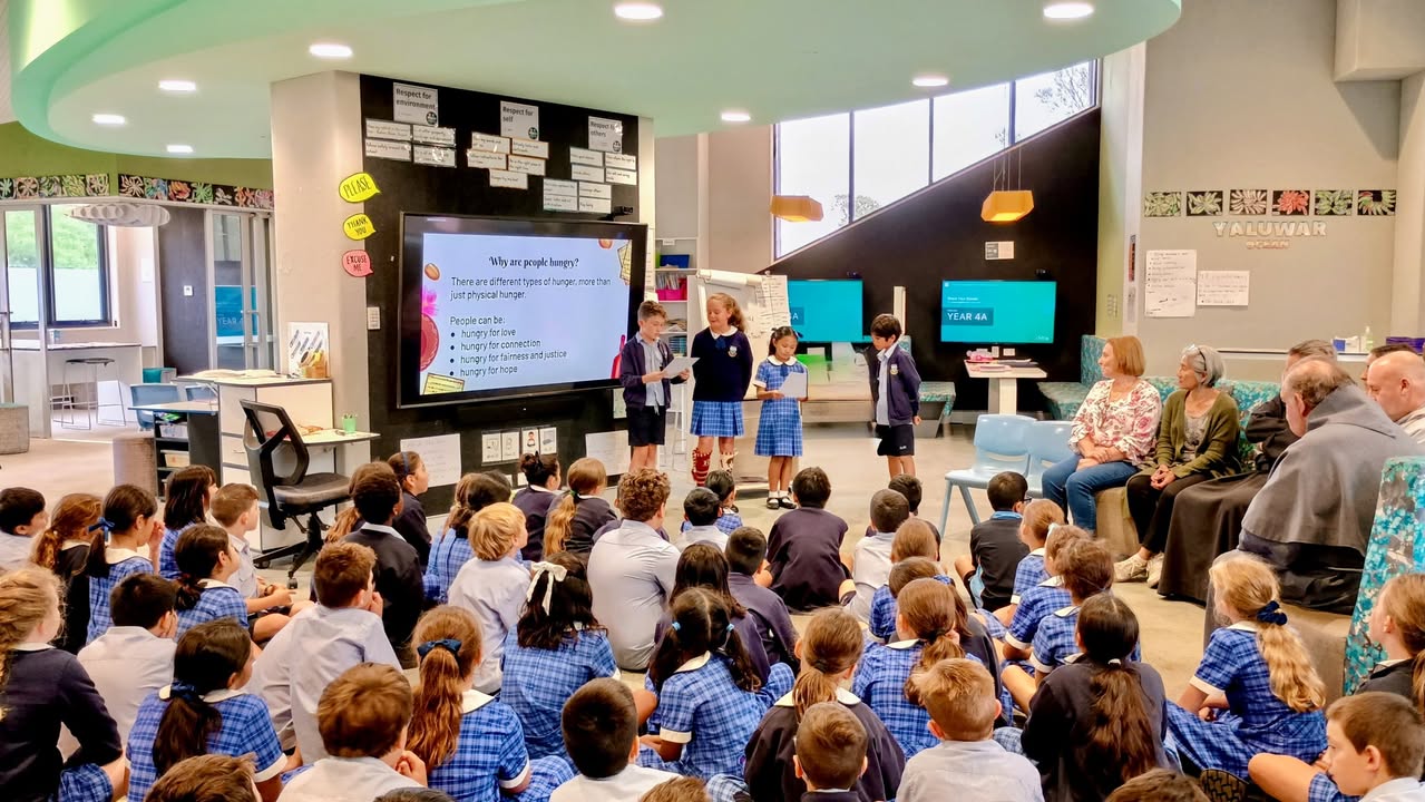 932332665570567_1462928119177683-1